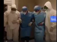 De ce dansează medicii din Iran în fața bolnavilor de coronavirus. VIDEO