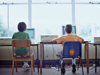 Cursurile de acasă încep azi, în Capitală. Unde le pot găsi online elevii şi preşcolarii