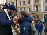 Catedrala Mitropolitană din Cluj: Zeci de oameni s-au împărtășit cu aceeași linguriță, fără nicio reținere