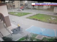 VIDEO. Un tânăr a fost filmat când a furat o bicicletă chiar din fața primăriei din Codlea