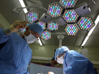doctori in sala de operatie