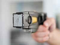 O fată de 12 ani din SUA, arestată, după ce a adus arme la școală pentru a le vinde colegilor săi