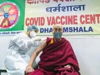Dalai Lama a primit vaccinul anti-COVID. 