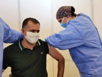 Primarul Bacăului, vaccinat cu ser din lotul AstraZeneca retras din Italia, confirmat ulterior cu COVID-19