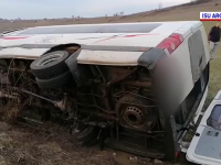 Accident cu cinci victime în județul Argeș. Un șofer de 52 de ani a răsturnat un microbuz