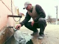 Românii de la sate beau apă cu nitrați și bacterii. Unii primari știu asta, dar nu fac nimic