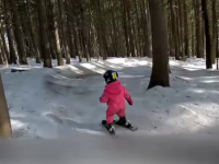 Copil pe schiuri