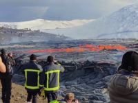 Vulcanul care a erupt în Islanda a devenit obiectiv turistic. ”E copleșitor să văd cum ia naștere pământul”
