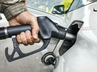 Preţul benzinei premium a depăşit pragul de 8 lei pe litru