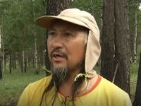 Povestea șamanului care a mers pe jos 3.000 de kilometri ca să-l expulzeze pe Vladimir Putin