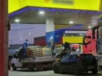 Cronica unei isterii naționale. Cum au ajuns românii să cumpere benzină cu tomberoanele: ”Nu vă mai satură Dumnezeu!”