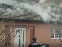Incendiu puternic în județul Alba. Două persoane au făcut atac de panică