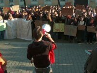Protest al studenților din Cluj, privind revenirea în totalitate la cursurile față în față. Ce au cerut aceștia