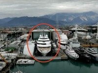 Investigație: Un super-iaht misterios, ancorat în Italia, regiunea Toscana, ar fi al lui Vladimir Putin
