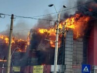 Incendiu la acoperişul magazinului Prosper din Rahova. Nu există victime