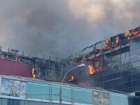 Prefectura Capitalei anunţă că încă sunt degajări de fum după incendiul la acoperişul magazinului Prosper