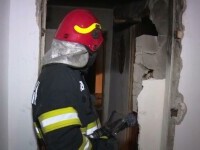 Explozie urmată de incendiu într-un bloc din Târgoviște. Unul dintre locatari, învinuit