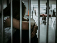 femeie arestata deținută