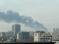 Incendiu la terasa unui bloc din Rahova. Au fost afectați 1.500 de metri pătrați
