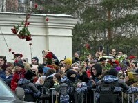 Iulia Navalnaia nu a fost prezenta la înmormânatarea lui Aleksei Navalnîi. Sute de oameni au așteptat să ajungă la mormânt