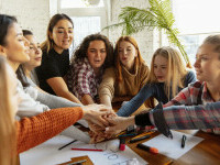 Ce își doresc femeile de 8 Martie. Doamnele preferă tichete-cadou, vouchere sau o zi liberă de la serviciu