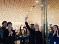 Secretul vizitei lui Tim Cook în China. Directorul general Apple ajunge la Beijing la debutul mega-procesului antimonopol