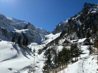 O avalanşă de placă s-a declanşat în Munţii Bucegi