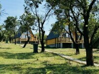 (P) Cum să planifici o escapadă romantică la IezerVenture Cabins