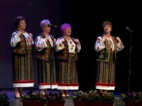 Cadouri speciale pentru femei de 8 Martie. Spectacole la Iași și flori oferite din casă în casă la Bistrița-Năsăud