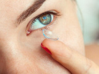 (P) 5 greșeli frecvente pe care le fac purtătorii de lentile de contact