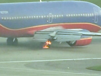 Cauciucul unui avion a luat foc la aterizare!