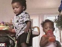 A nascut gemeni conceputi cu barbati diferiti!