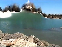 Explozie in lac. A provocat un tsunami devastator. VIDEO