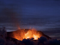 FOTO. Premiera mondiala: turistii pot vizita interiorul unui vulcan, pana in camera cu magma