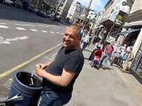 VIDEO.A filmat un om care cauta in gunoi.Continuarea a lasat cu gura cascata zeci de mii de persoane