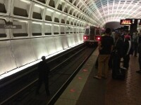 barbat sare pe sine la metrou, Arlington