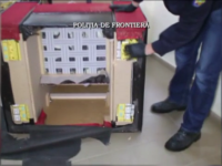 Tigari de contrabanda, ascunse in fotolii. Vamesii din Sighetu Marmatiei au confiscat produse in valoare de 7.000 de lei