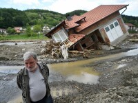 Pagubele produse de inundatii in Bosnia si Serbia se ridica la peste 3 miliarde de euro