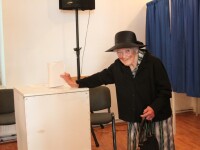 La 99 de ani, o femeie din Alba Iulia s-a dus la vot asteptand \