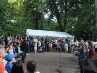 Peste 300 de persoane au participat la Noaptea Privighetorilor de la Gradina Botanica din Cluj-Napoca