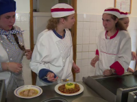 Elevii din Alba Iulia si-au aratat talentul la gatitul mancarii romanesti. Ce preparat delicios a impresionat juriul