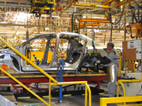 Renault ar putea incepe sa produca Duster in Iran. Cat de mici sunt salariile fata de Romania