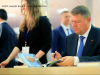 Klaus Iohannis la lansarea celei de-a doua carti a sa, da autografe FOTO INQUAM