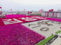 Defilare uriasa in Coreea de Nord, la finalul congresului Partidului Unic. Sute de mii de oameni au participat la ceremonie