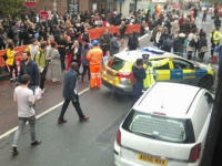 Alerta cu bomba, in Londra, dupa ce un pachet suspect a fost gasit intr-un autobuz. Oamenii s-au panicat si au luat-o la fuga