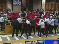 Bataie in parlamentul sud-african. Motivul pentru care deputatii cer demisia presedintelui Jacob Zuma