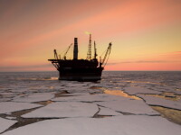 Platforma petroliera ruseasca Prirazlomnaya, in Marea Pechora, prima rezistenta la gheata din Arctic