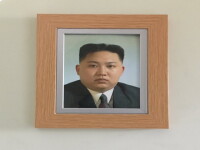 Cum a ajuns fotografia lui Kim-Jong-un in casa unui britanic