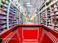 Hypermarketurile vor fi obligate sa doneze alimentele pe cale sa expire. Cat de multa mancare arunca marile magazine