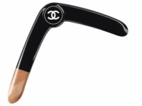 Chanel, tinta ironiilor, dupa ce a lansat un bumerang care este vandut online cu aproape 2.000 de dolari